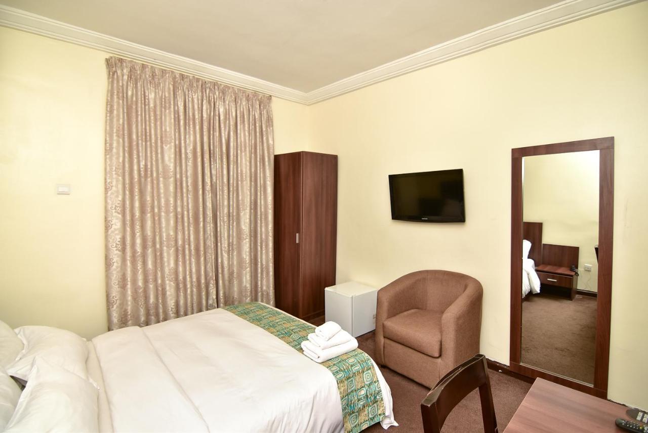 Sinclair Guest House Abuja Extérieur photo